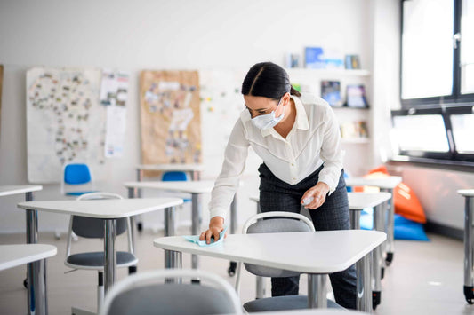 Limpieza en colegios de Chile: un entorno saludable para el aprendizaje.