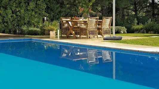 Guía esencial: Cloro y Sube/Baja pH para el cuidado de tu piscina